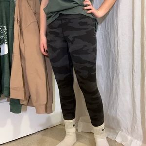 Athleta Camo Ultra High Rise Elation 7/8 Tight